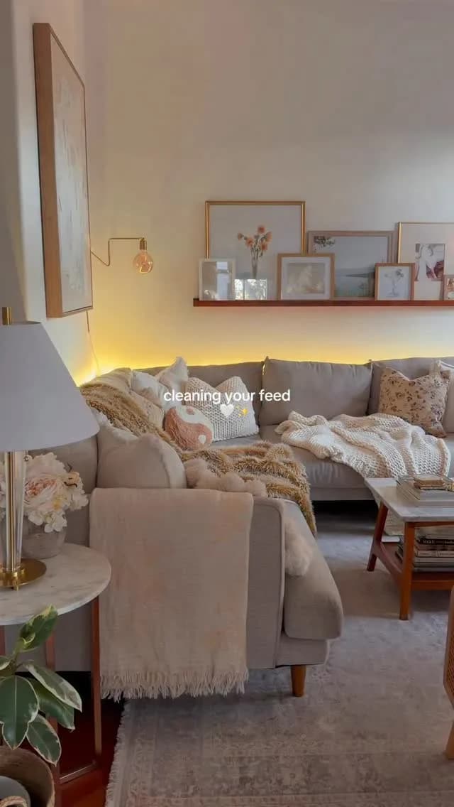 cleaning your feed with 15 seconds of my cozy home 🕯️🫧🧹🤍💫 
January calls for a little home & ig reset ✨
#cozyhome #softlife #homeinspo #aesthetic #fypage
