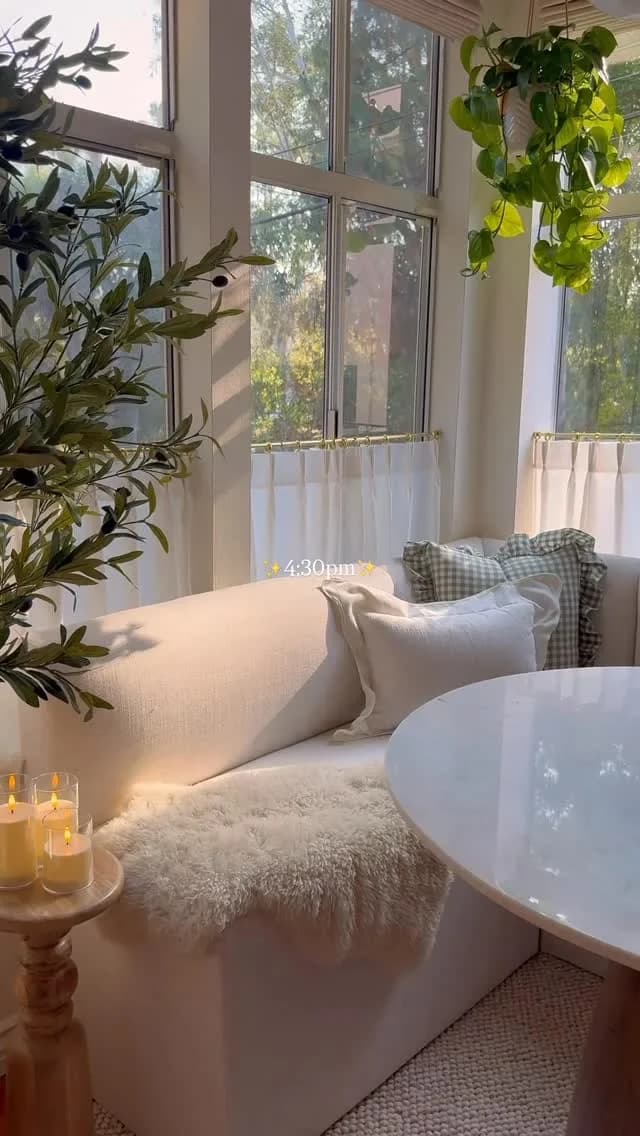 my favorite time of day 🌞💫✨ the sun never misses 🤍
.
#goldenhour #homelifestyle #cozyhome #interiorinspo #slowliving